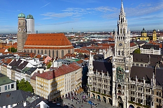 Náměstí Marienplatz s radnicí v Mnichově (Německo)