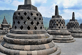 Budhistický chrám Borobudur (Indonésie)