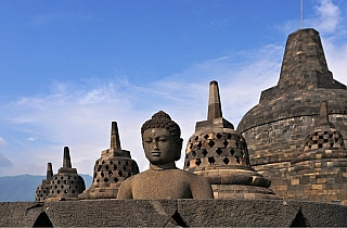 Budhistický chrám Borobudur (Indonésie)