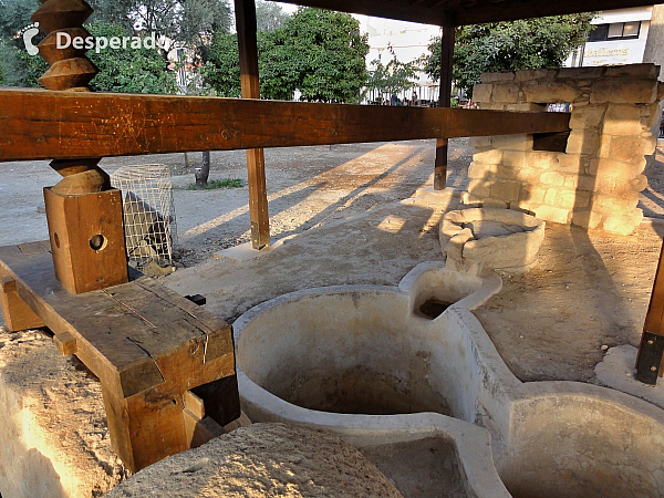 U středového hradu v centru Lemesosu je malá archeologická expozice (Kypr)