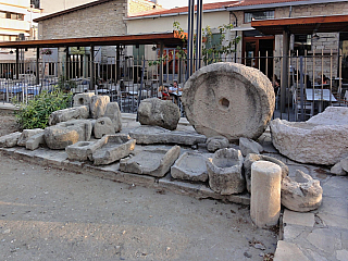 U středového hradu v centru Lemesosu je malá archeologická expozice (Kypr)