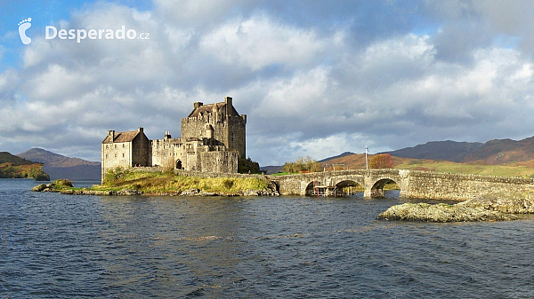 Hrad Eilean Donan ve Skotsku (Velká Británie)