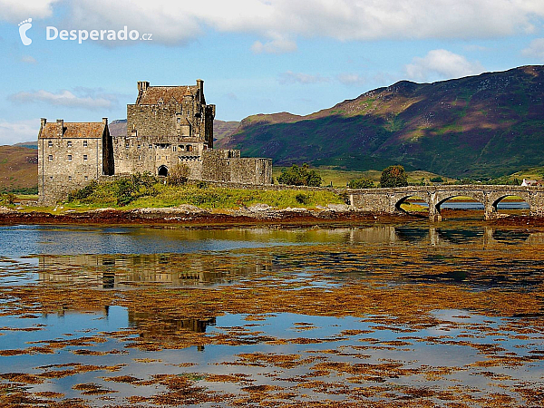 Hrad Eilean Donan ve Skotsku (Velká Británie)