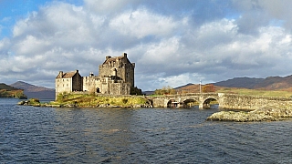 Hrad Eilean Donan ve Skotsku (Velká Británie)