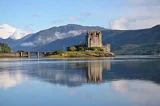 Hrad Eilean Donan ve Skotsku (Velká Británie)