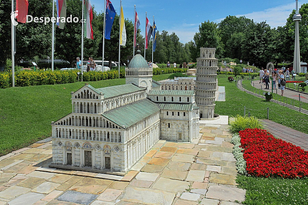 Italská Pisa v parku Minimundus v Klagenfurtu (Rakousko)