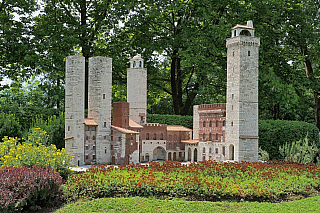 San Gimignano v parku Minimundus v Klagenfurtu (Rakousko)