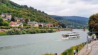 Řeka Neckar v Heidelbergu (Německo)