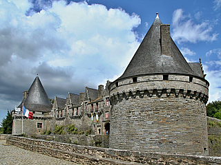 Pontivy je město uprostřed Bretaně se stopami rodu Rohanů s jejich zámkem