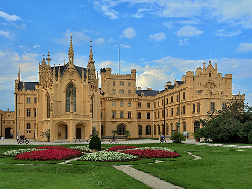 Lednický zámecký park přináší zábavnou procházku napříč staletími