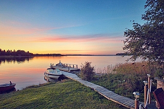 Jezero při západu slunce (Finsko)
