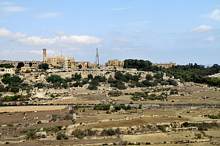 Pohled z hradeb Mdiny na ostrov (Malta)