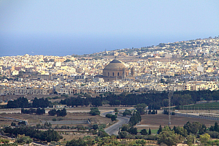 Pohled z hradeb Mdiny na ostrov (Malta)