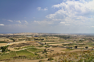 Pohled z hradeb Mdiny na ostrov (Malta)