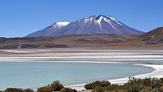 Jezero a sopka (Bolívie)