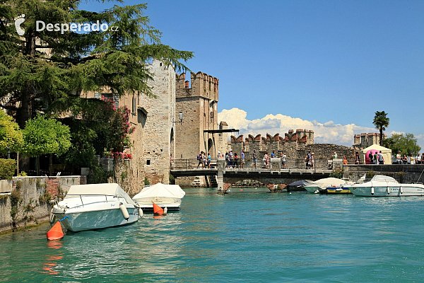 Městečko Sirmione na Lago di Garda (Itálie)