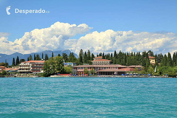 Městečko Sirmione na Lago di Garda (Itálie)