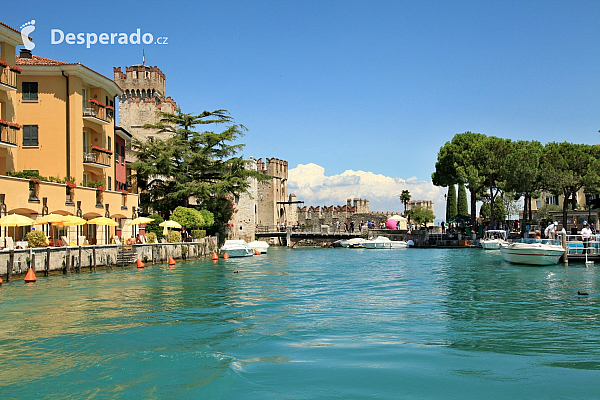 Městečko Sirmione na Lago di Garda (Itálie)