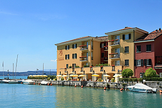 Městečko Sirmione na Lago di Garda (Itálie)
