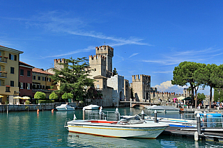 Městečko Sirmione na Lago di Garda (Itálie)