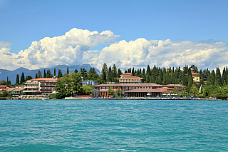 Městečko Sirmione na Lago di Garda (Itálie)