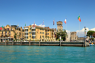 Městečko Sirmione na Lago di Garda (Itálie)