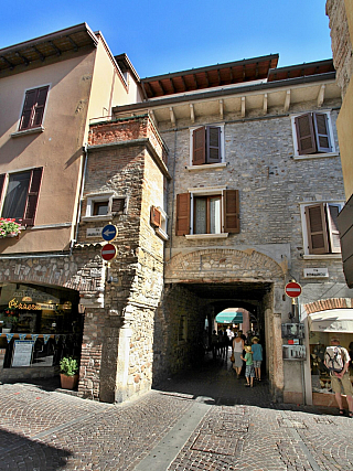 Městečko Sirmione na Lago di Garda (Itálie)