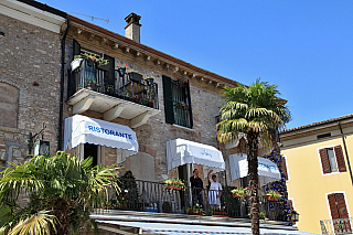 Městečko Sirmione na Lago di Garda (Itálie)