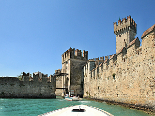 Hrad Rocca Scaligera na Lago di Garda (Itálie)