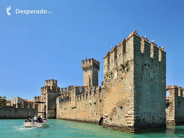 Hrad Rocca Scaligera v Sirmione (Itálie)