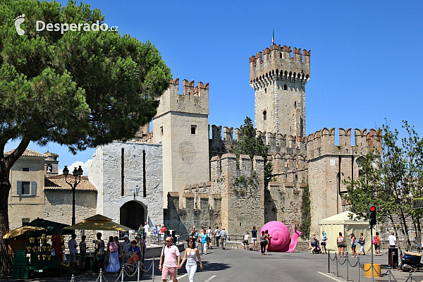 Hrad Rocca Scaligera v Sirmione (Itálie)