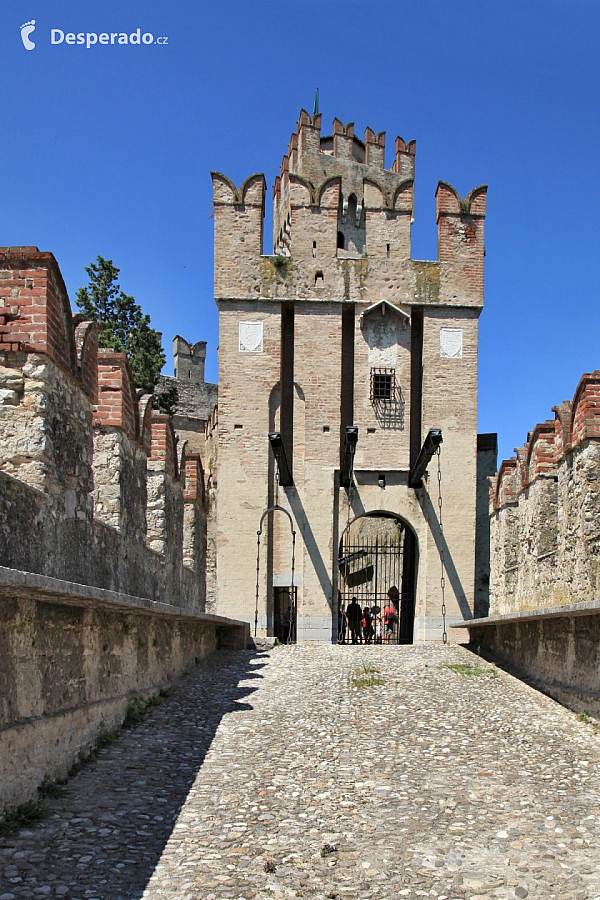 Hrad Rocca Scaligera v Sirmione (Itálie)