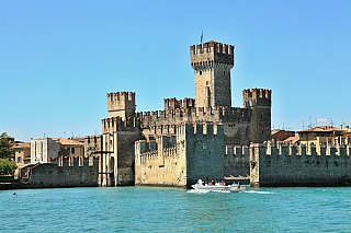 Hrad Rocca Scaligera v Sirmione (Itálie)