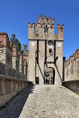 Hrad Rocca Scaligera v Sirmione (Itálie)