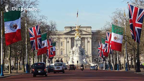 Buckinghamský palác v Londýně (Velká Británie)
