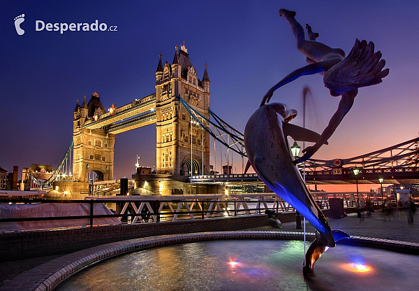 Tower Bridge v Londýně (Velká Británie)