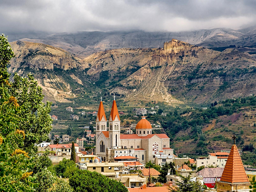 Kostel v horách na venkově (Libanon)