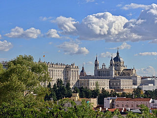 Královský palác a katedrála v Madridu