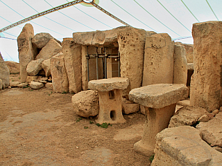 Fotogalerie megalitického chrámu Hagar Qim na Maltě
