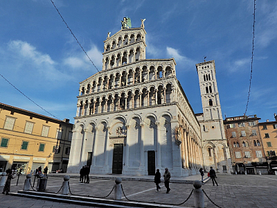 Kostel Chiesa di San Michele in Foro v Lucce (Itálie)