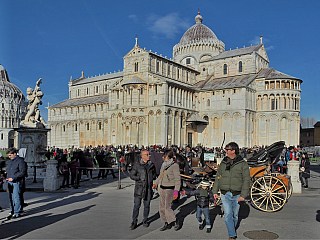 Katedrála Nanebevzetí Panny Marie na Piazza dei Miracoli v Pisa (Itálie)