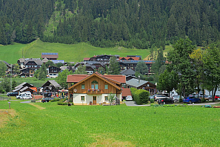 Techendorf a jezero Weissensee v Korutanech (Rakousko)