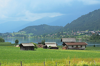 Techendorf a jezero Weissensee v Korutanech (Rakousko)