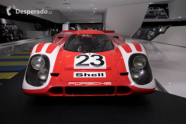 Porsche muzeum ve Stuttgartu (Německo)