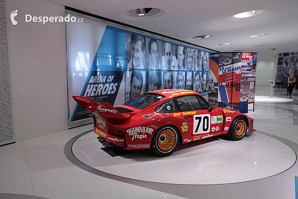 Porsche muzeum ve Stuttgartu (Německo)