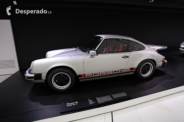 Porsche muzeum ve Stuttgartu (Německo)