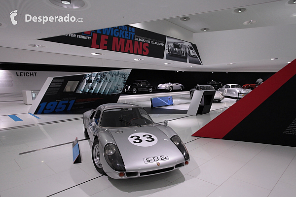Porsche muzeum ve Stuttgartu (Německo)