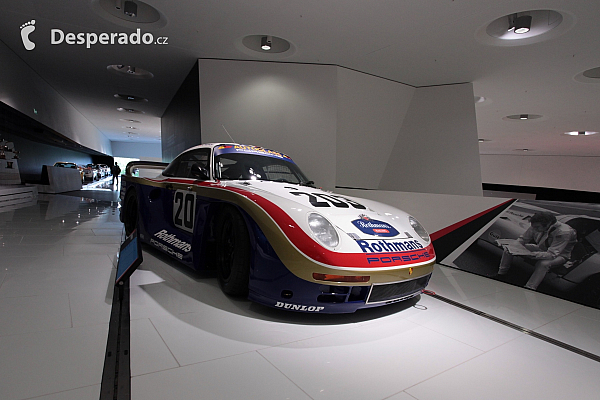 Porsche muzeum ve Stuttgartu (Německo)