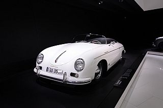Porsche muzeum ve Stuttgartu (Německo)