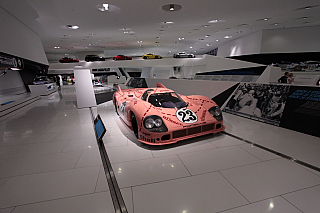 Porsche muzeum ve Stuttgartu (Německo)